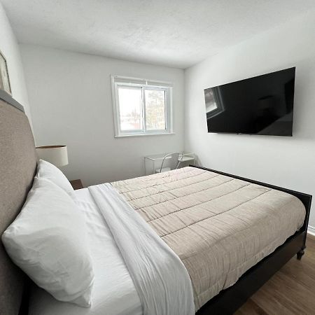 Letitia Heights !C Quiet And Modern Private Bedroom With Shared Bathroom Barrie Exteriér fotografie
