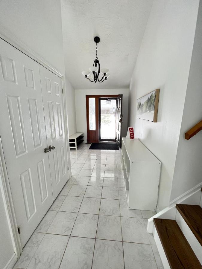 Letitia Heights !C Quiet And Modern Private Bedroom With Shared Bathroom Barrie Exteriér fotografie